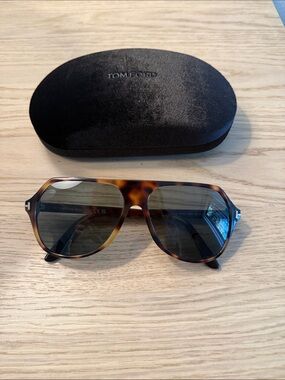 Tom Ford Hayes Tortoiseshell Aviator Sunglasses - Brown/Black Lenses TF934